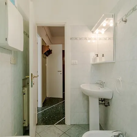 Guesthost - Bright Apartamento *