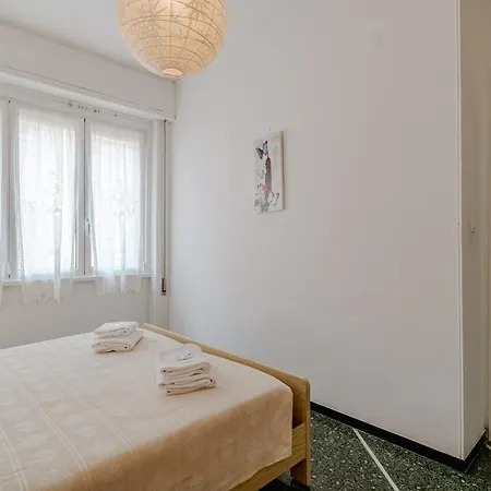 Guesthost - Bright Apartamento